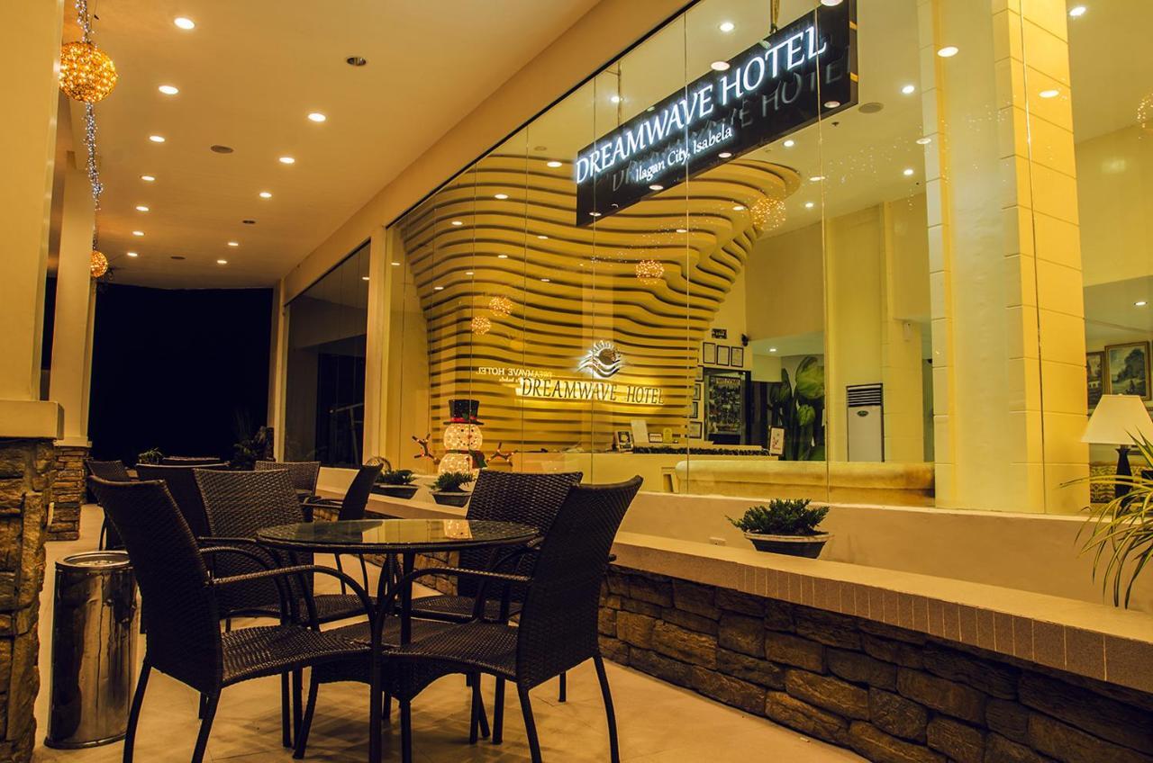 Dreamwave Hotel Ilagan Exteriör bild